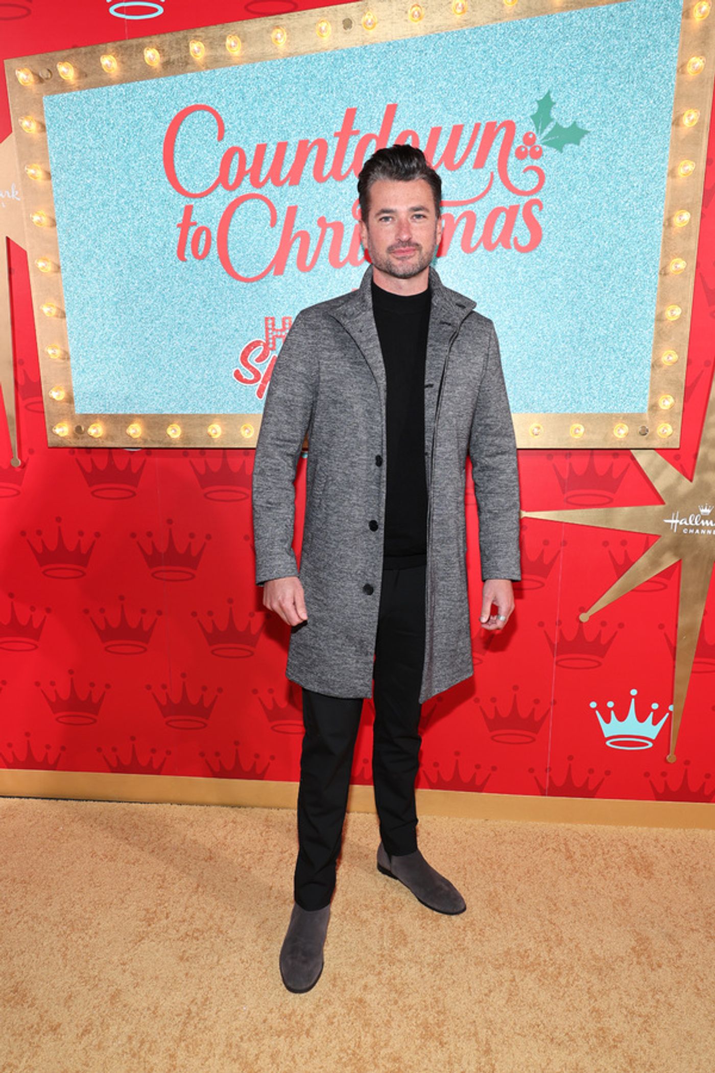 Photos: Kristin Chenoweth Gives Surprise Performance at Hallmark Channel's 'Countdown to Christmas'  Image