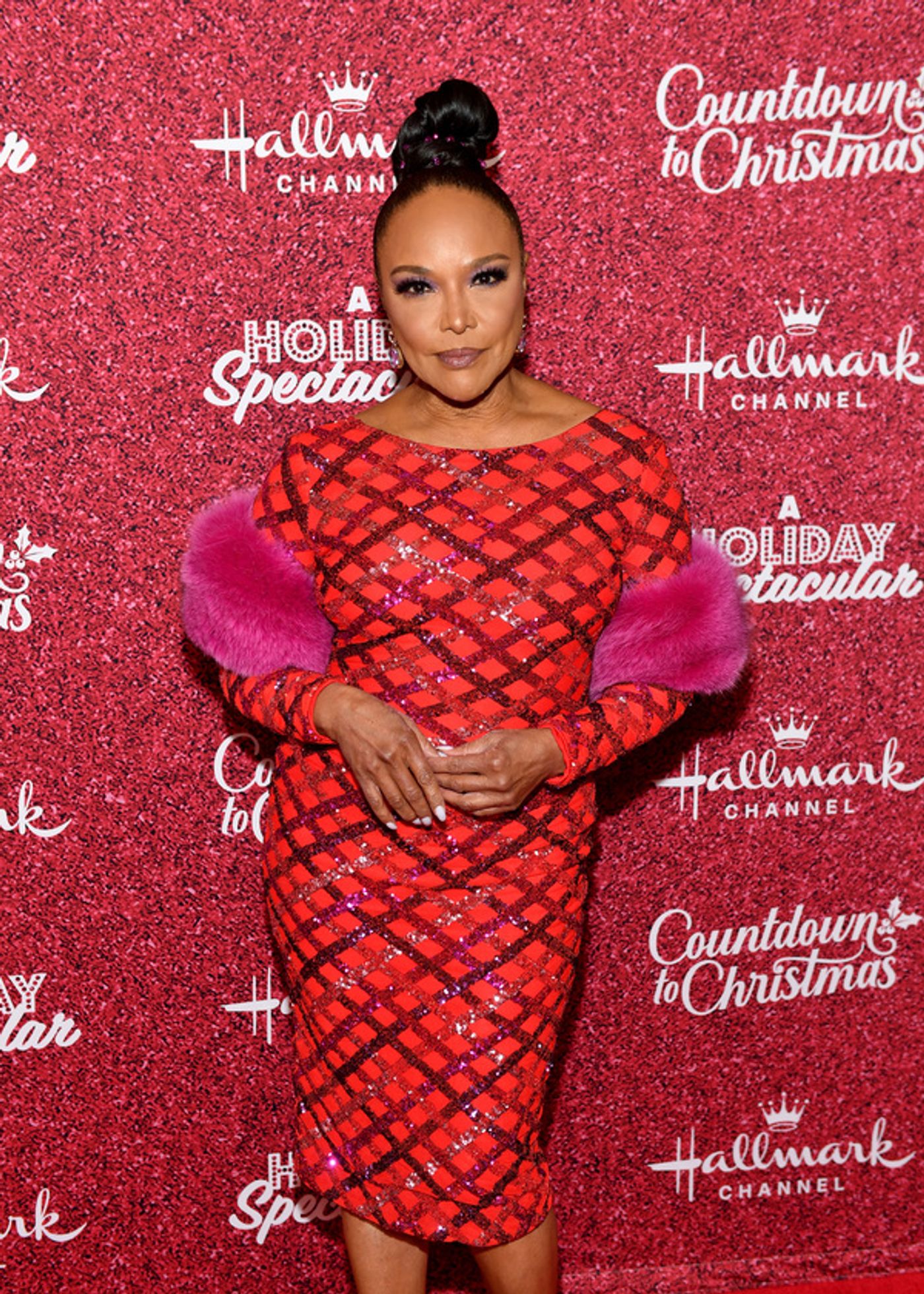 Photos: Kristin Chenoweth Gives Surprise Performance at Hallmark Channel's 'Countdown to Christmas'  Image