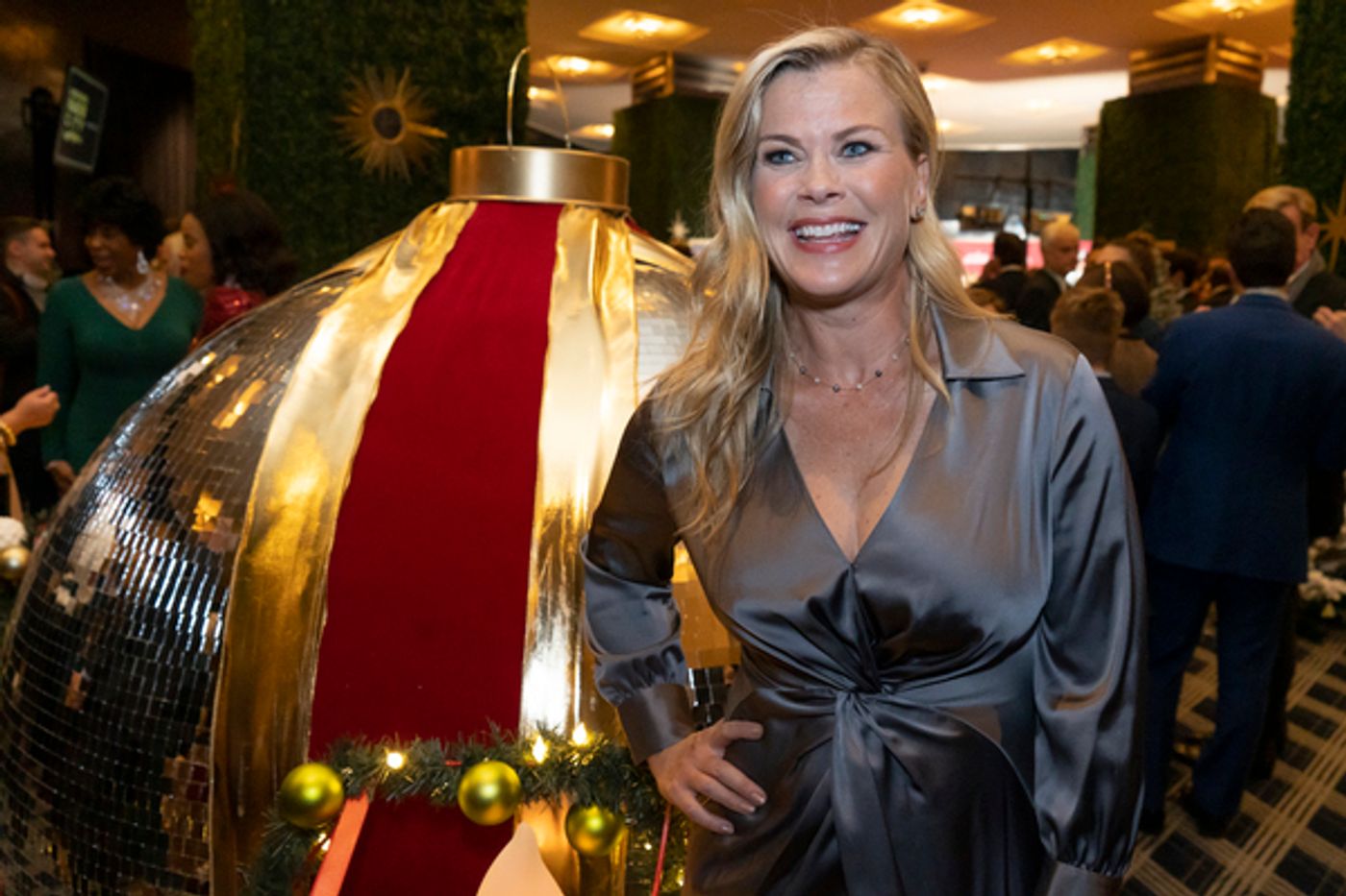 Photos: Kristin Chenoweth Gives Surprise Performance at Hallmark Channel's 'Countdown to Christmas' Photos: Kristin Chenoweth Gives Surprise Performance at Hallmark Channel's 'Countdown to Christmas' Image