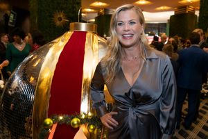 Sweeney Credit: ©2022 Hallmark Media/Photographer: David Scott Holloway @ BroadwayWorld Sweeney Credit: ©2022 Hallmark Media/Photographer: David Scott Holloway Photo