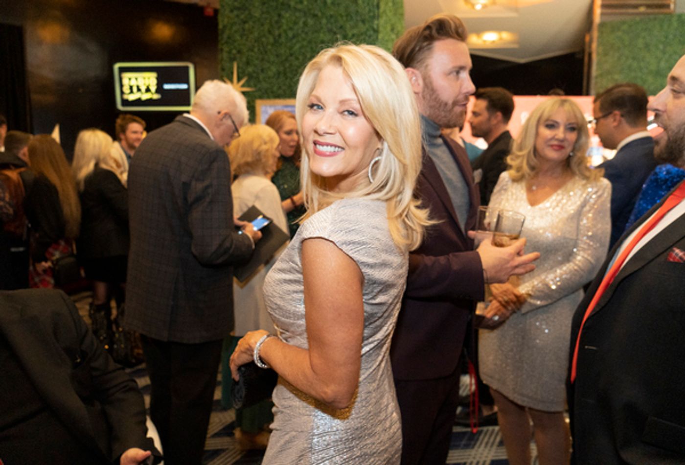 Photos: Kristin Chenoweth Gives Surprise Performance at Hallmark Channel's 'Countdown to Christmas' Photos: Kristin Chenoweth Gives Surprise Performance at Hallmark Channel's 'Countdown to Christmas' Image