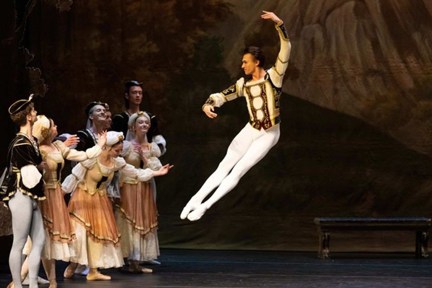 Review: THE UNITED UKRAINIAN BALLET - SWAN LAKE  Image