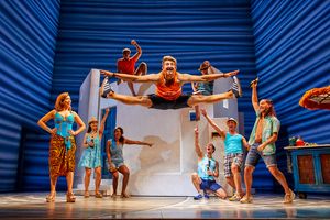 Centre, Jake Bailey and the cast @ BroadwayWorld Centre, Jake Bailey and the cast Photo