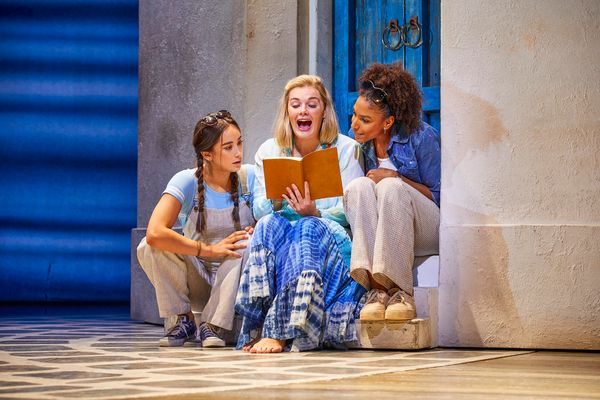 Photos: First Look at the New Cast of MAMMA MIA! in the West End — photo 31 of 32