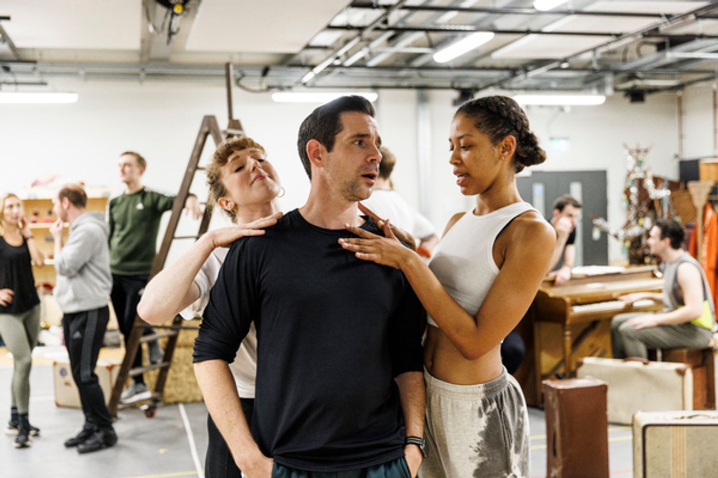 Photos: Inside Rehearsal For the UK Tour of WHITE CHRISTMAS  Image