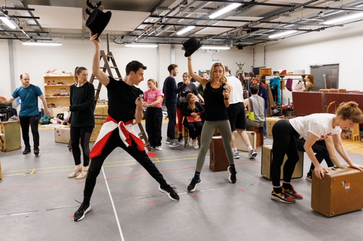 Photos: Inside Rehearsal For the UK Tour of WHITE CHRISTMAS  Image
