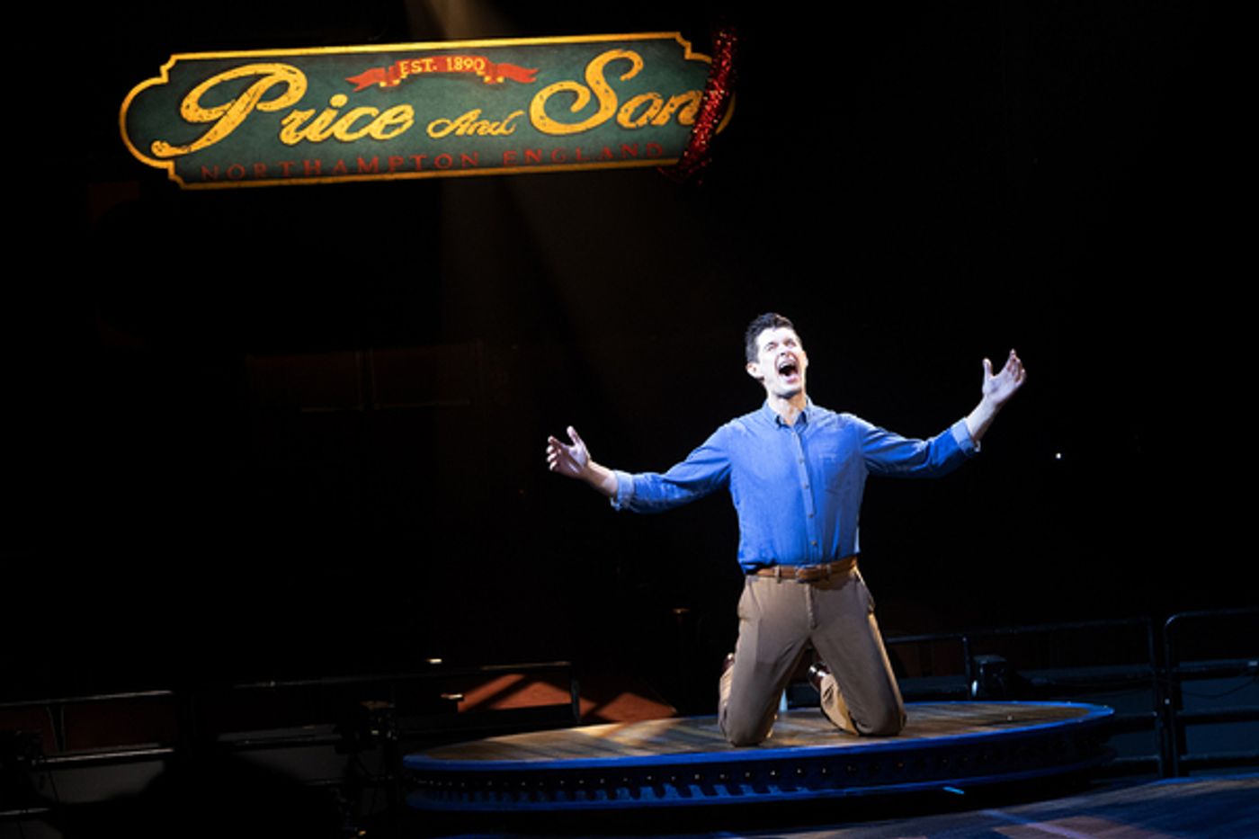 Photos: First Look At KINKY BOOTS At North Shore Music Theatre  Image