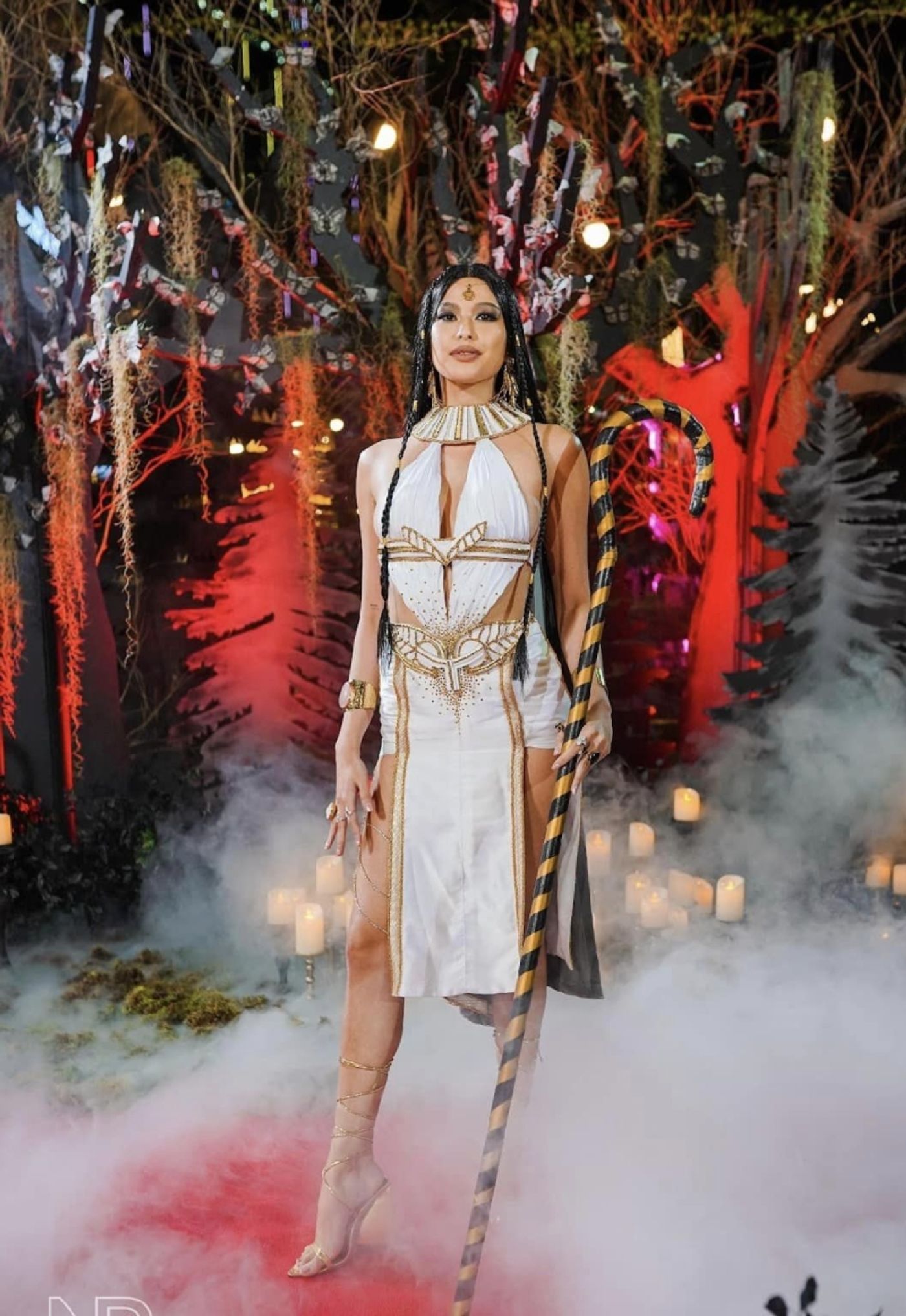 PHOTOS: Monasterio, Villanueva Walk the 'Blood Carpet' as Phantom and Christine  Image