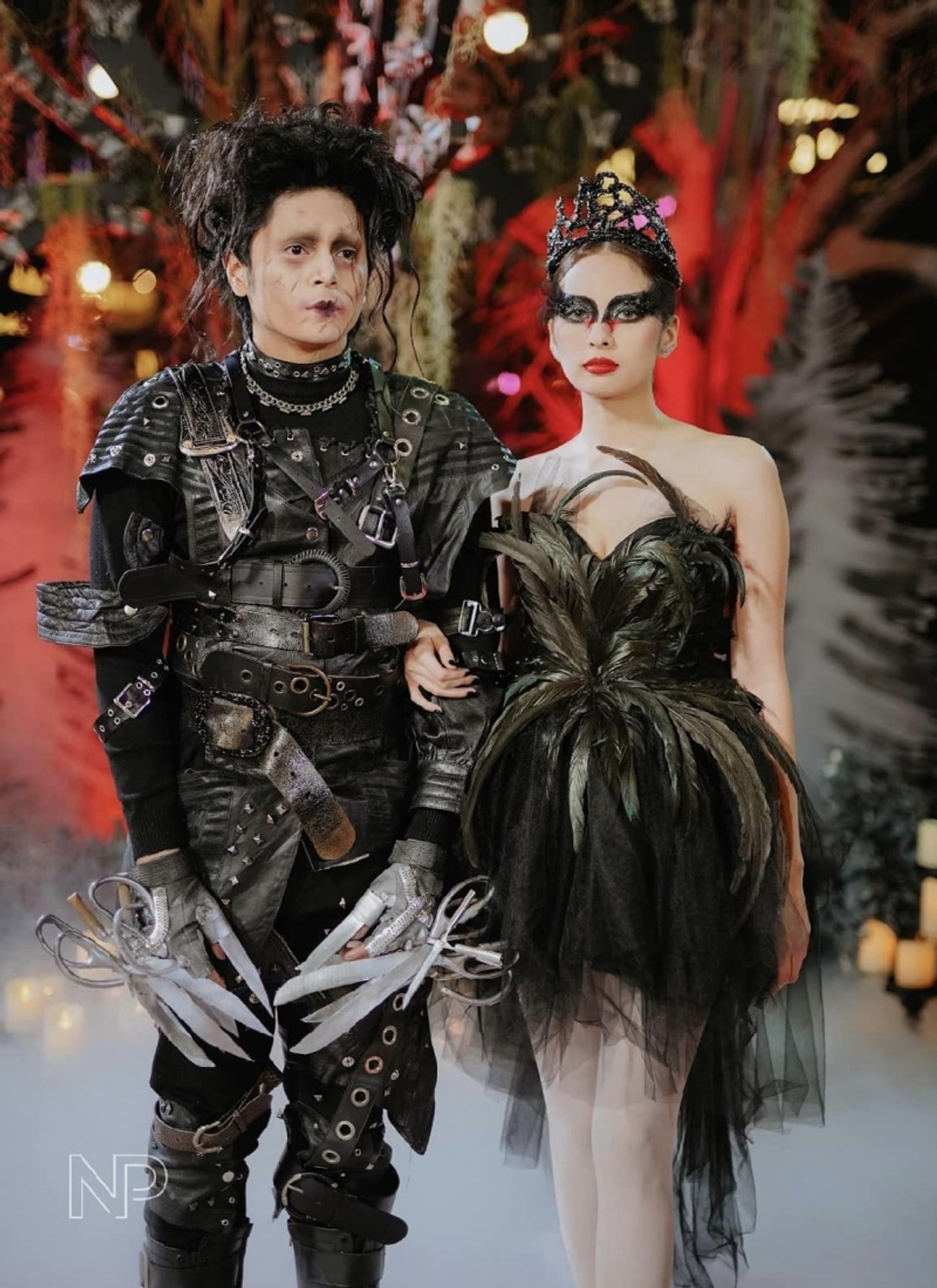 PHOTOS: Monasterio, Villanueva Walk the 'Blood Carpet' as Phantom and Christine  Image