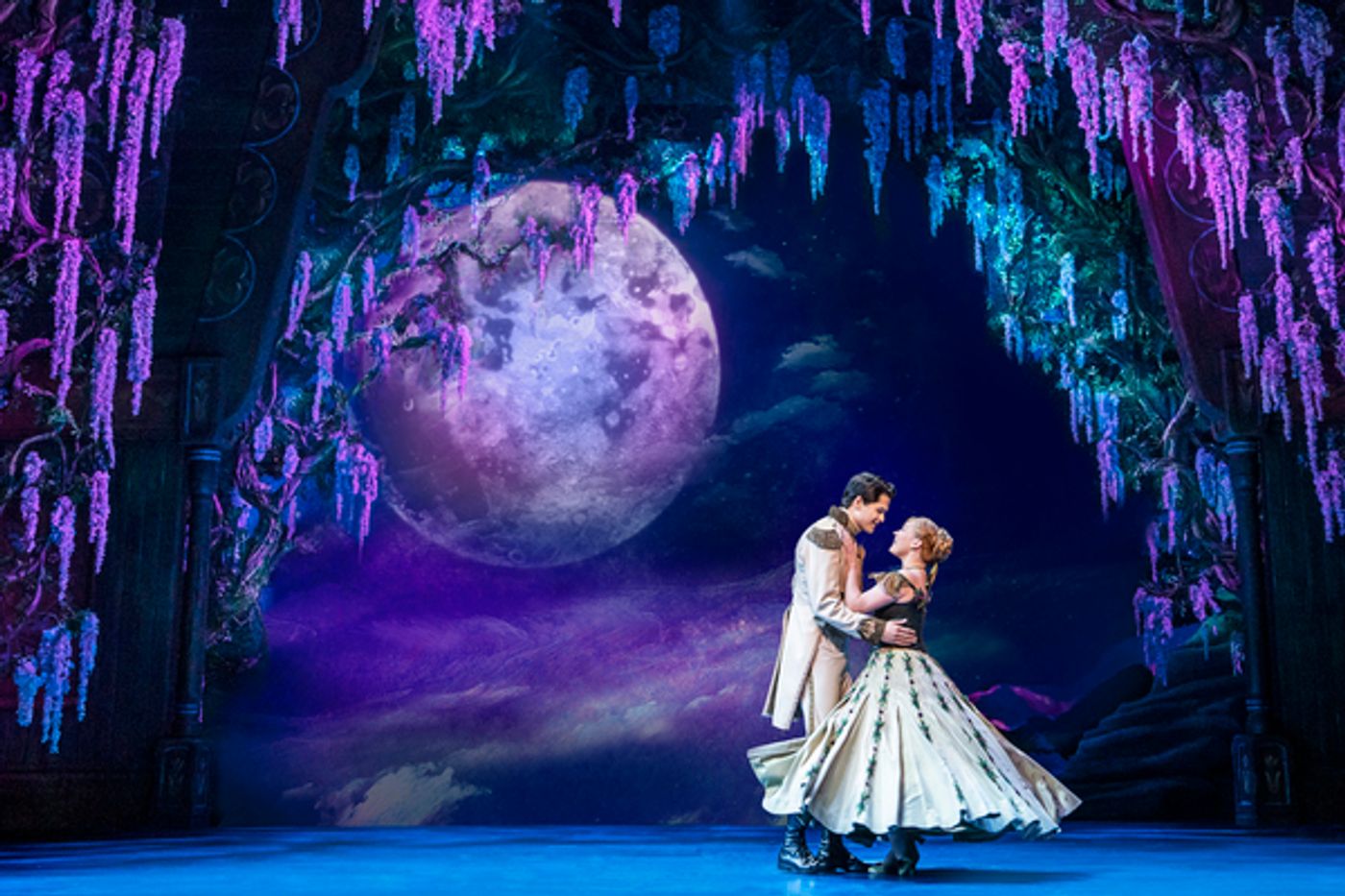 Photos: First Look at All New Photos of FROZEN on Tour  Image