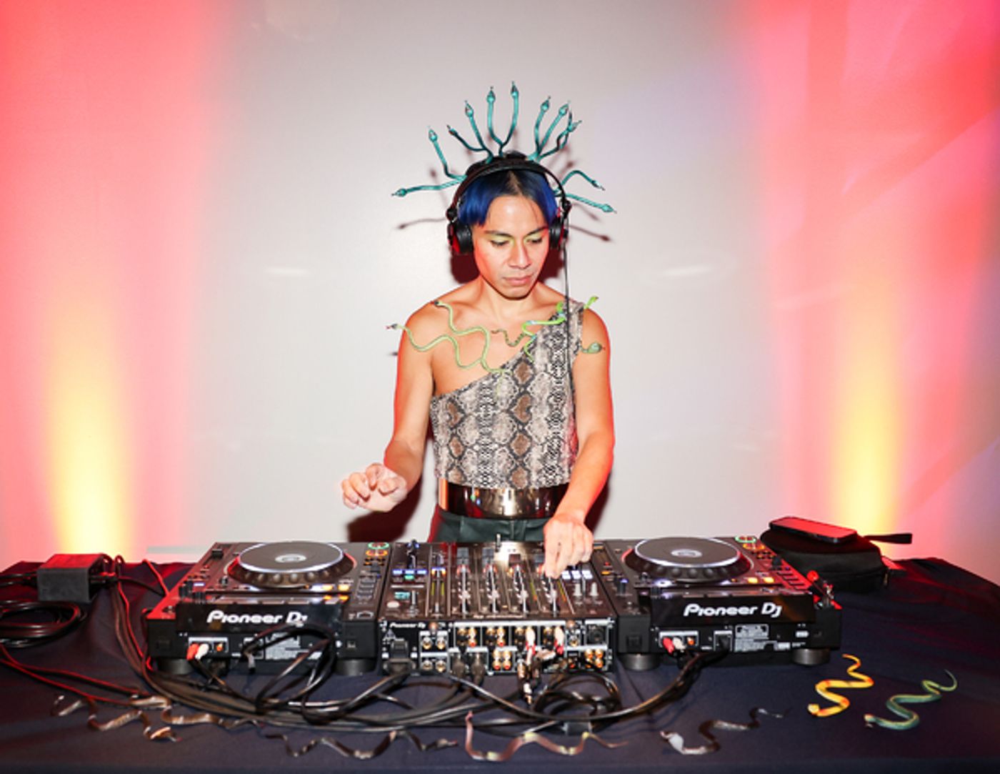 Photos: Go Inside Annual HULAWEEN Benefit with Jane Krakowski, Alan Cumming, and More Photos: Go Inside Annual HULAWEEN Benefit with Jane Krakowski, Alan Cumming, and More Image