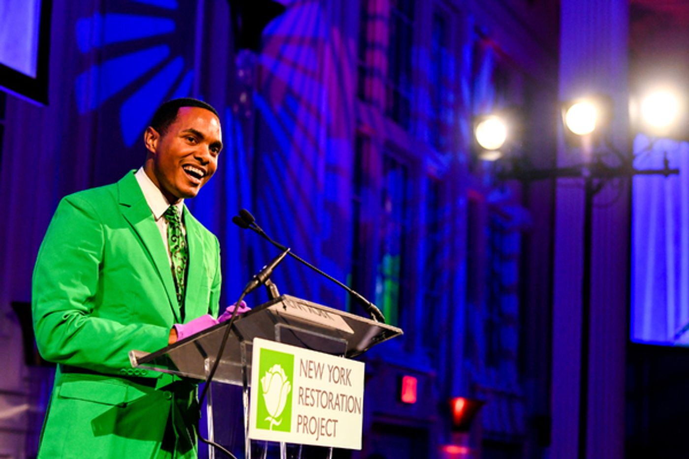 Photos: Go Inside Annual HULAWEEN Benefit with Jane Krakowski, Alan Cumming, and More  Image