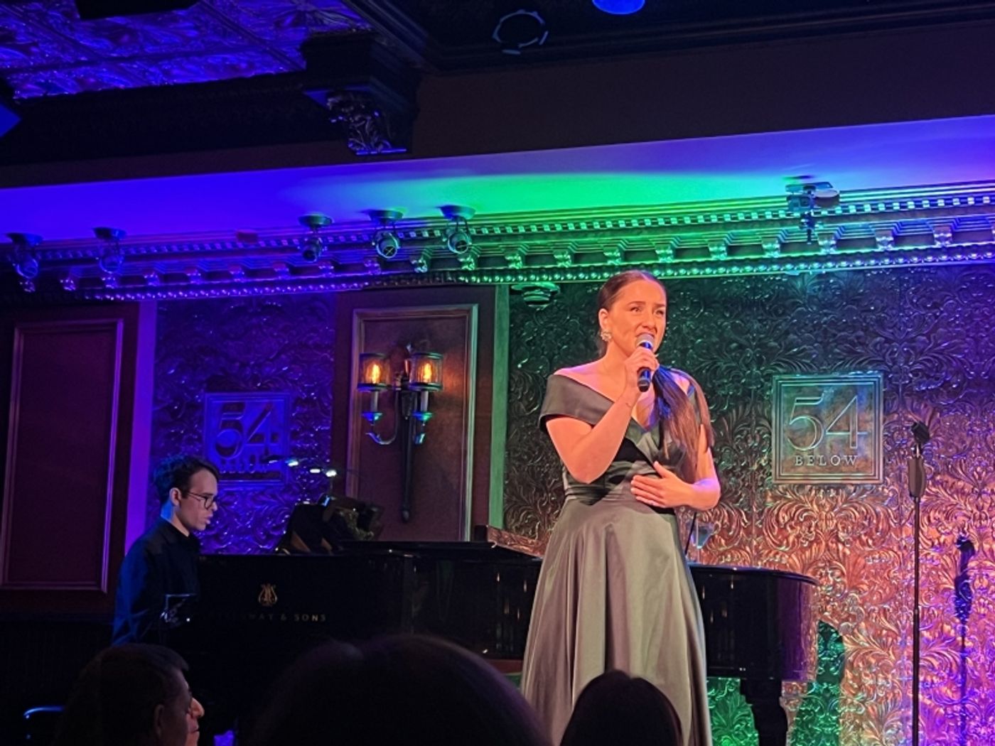 Review: JEANNA DE WAAL Is Practically Perfect at 54 Below Review: JEANNA DE WAAL Is Practically Perfect at 54 Below Image