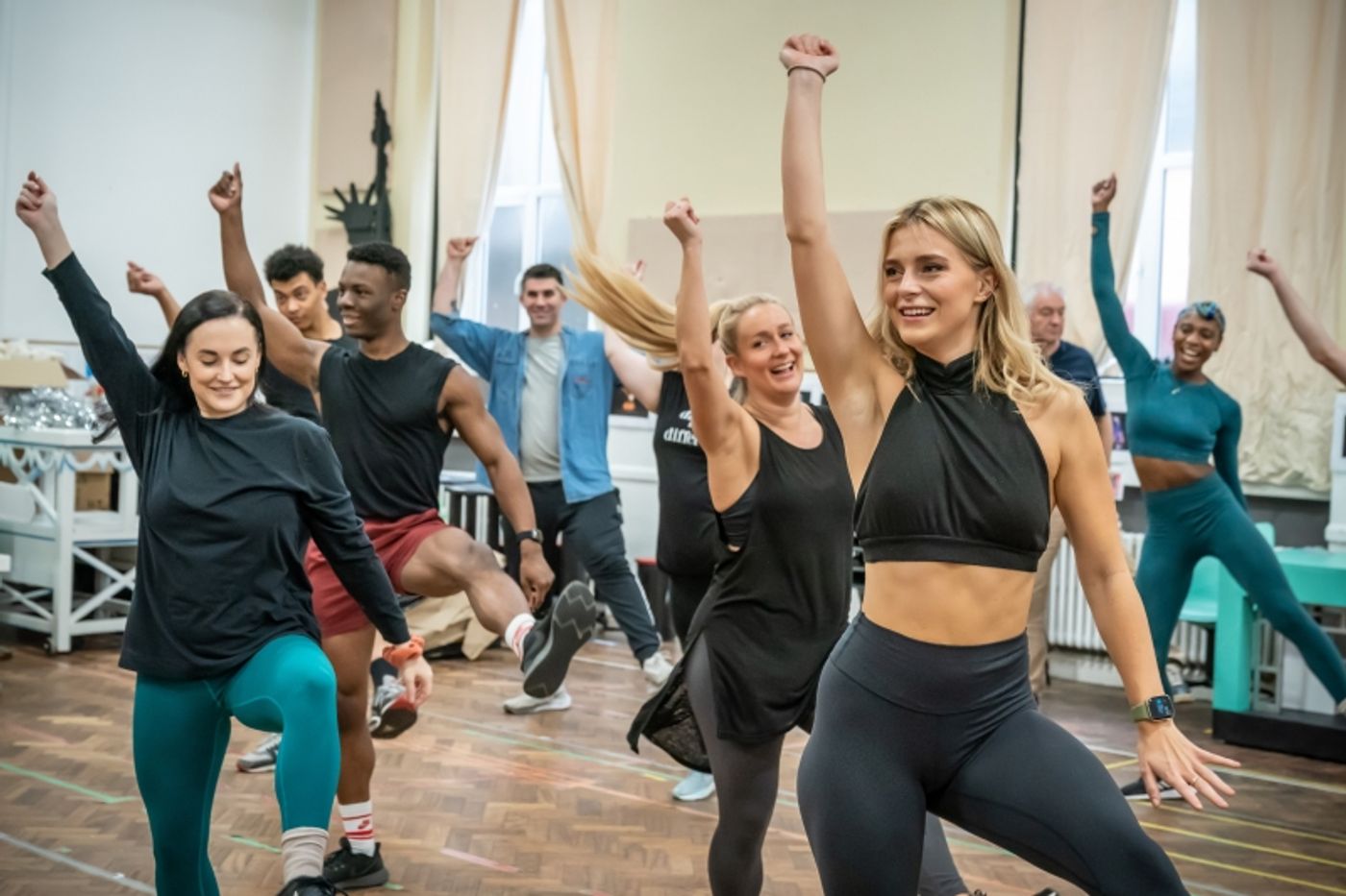 Interview: Simon Lipkin on the Joys of Christmas and Playing Buddy in ELF THE MUSICAL  Image