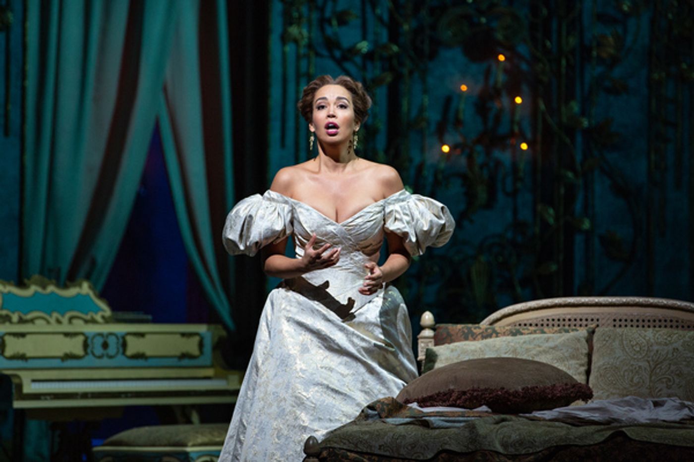 Photos: First Look at Met Opera's LA TRAVIATA, Streaming in Cinemas  Image