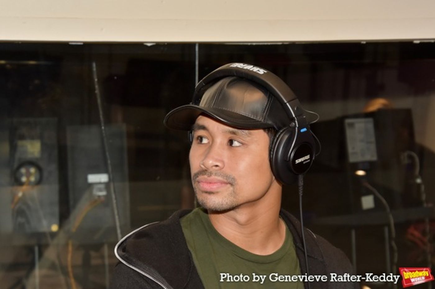 Photo Exclusive: See the Cast of ALADDIN in the Recording Studio for CAROLS FOR A CURE 2022  Image