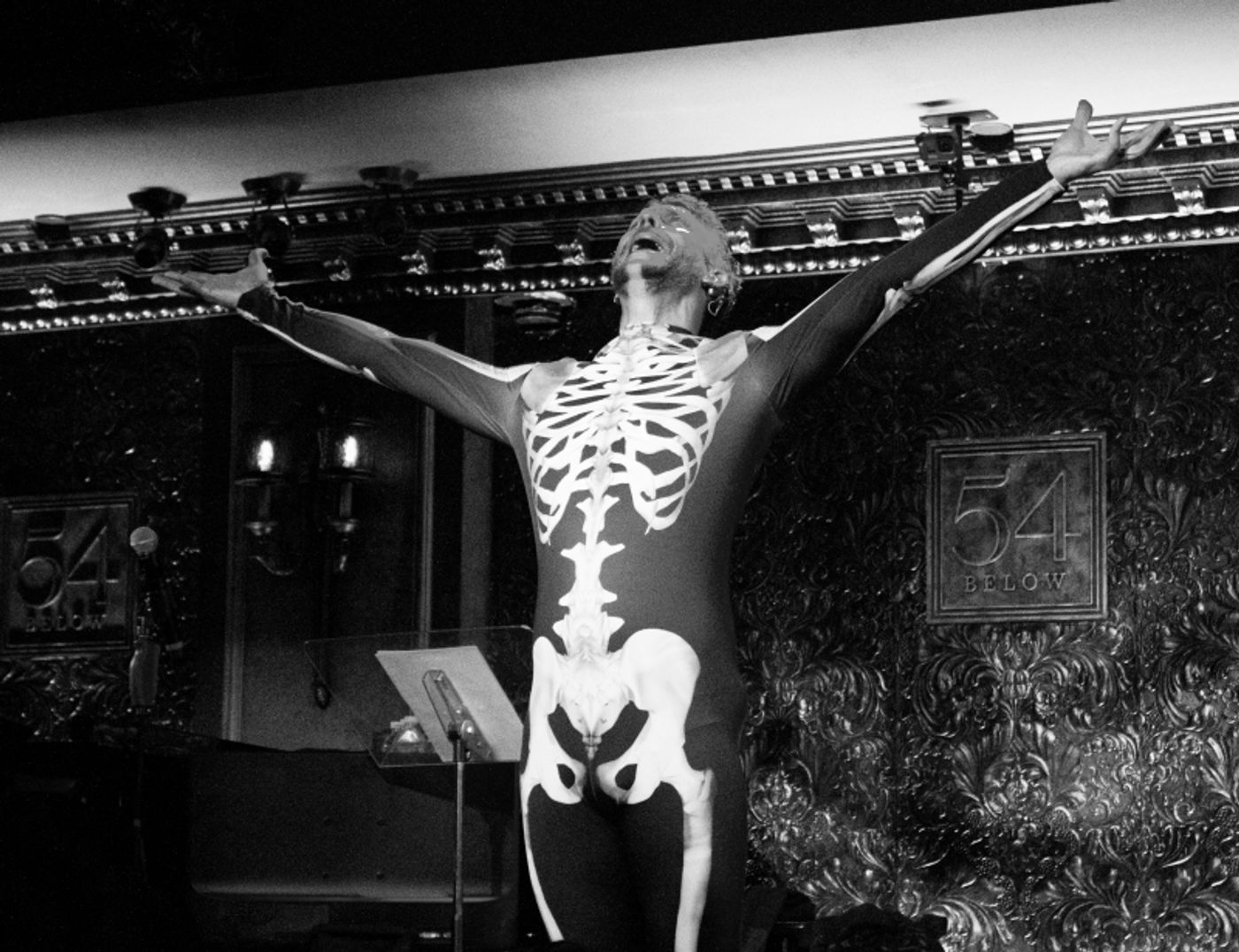 Review: If These Hands Could Talk… And They Do In The BROADWAY SIGNS! TWILIGHT ZONE SPOOKTACULAR At 54 Below  Image