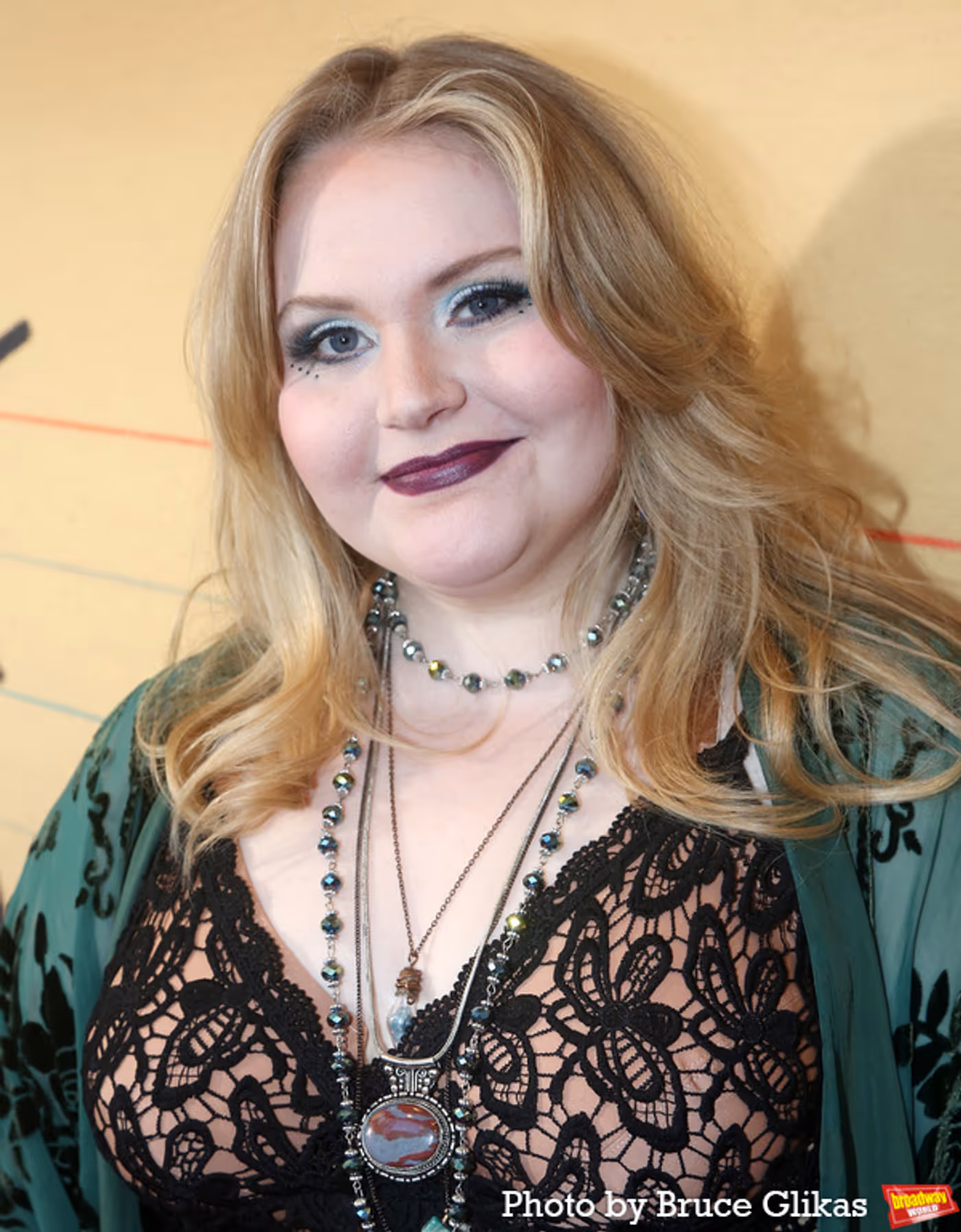 Photos: See Cameron Crowe, Solea Pfeiffer & More on the ALMOST FAMOUS Red Carpet  Image