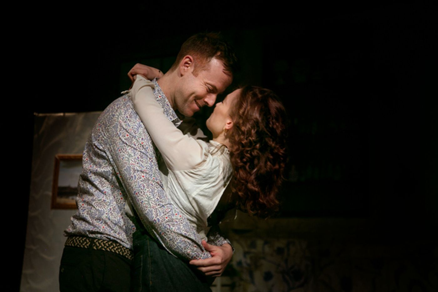 Photos: First Look at HOW TO BUILD A BETTER TULIP at Upstairs at the Gatehouse Photos: First Look at HOW TO BUILD A BETTER TULIP at Upstairs at the Gatehouse Image