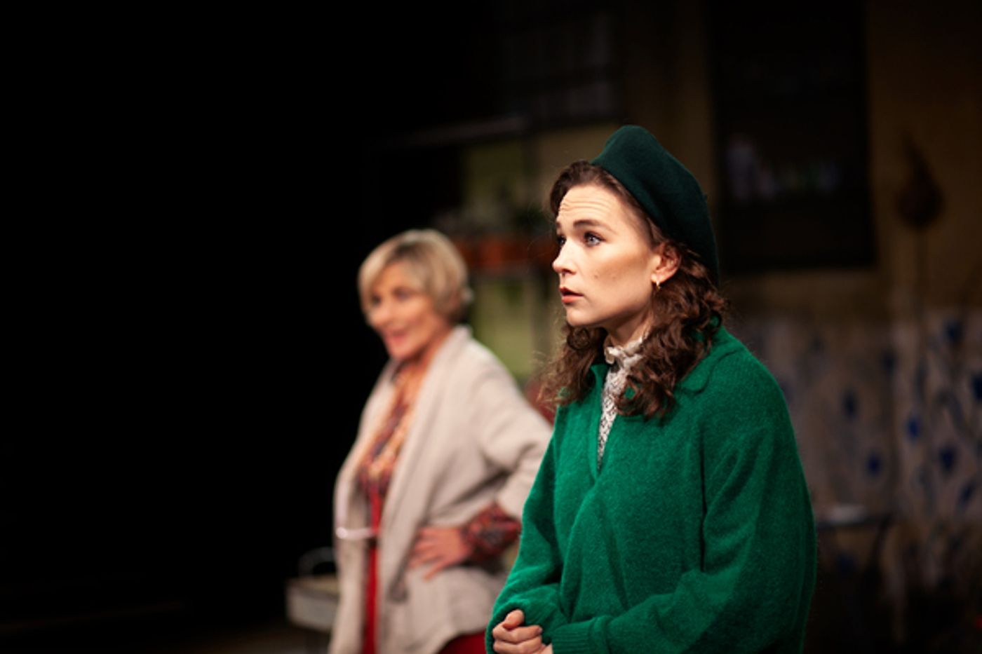 Photos: First Look at HOW TO BUILD A BETTER TULIP at Upstairs at the Gatehouse Photos: First Look at HOW TO BUILD A BETTER TULIP at Upstairs at the Gatehouse Image