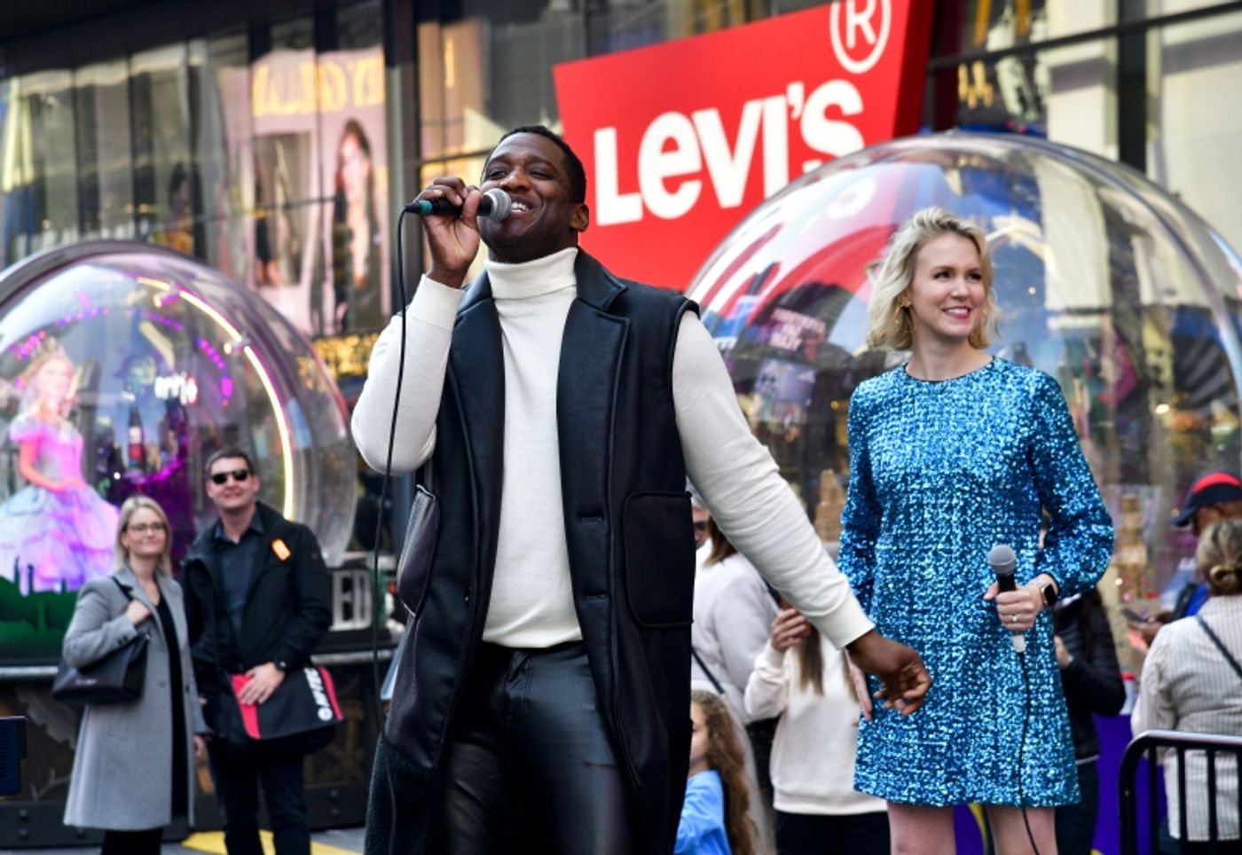 Photos: The 2022 Show Globes Arrive in Times Square  Image