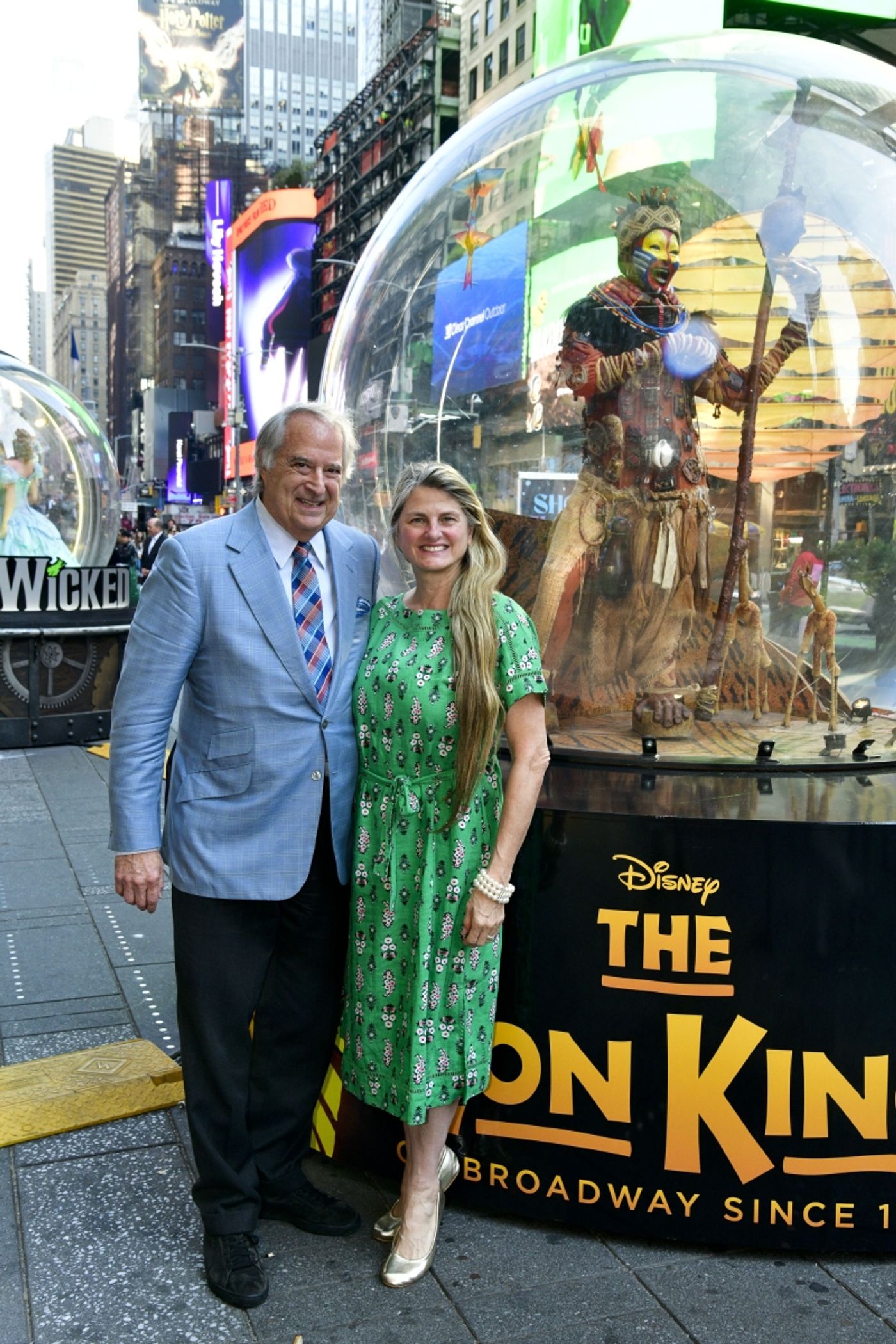 Photos: The 2022 Show Globes Arrive in Times Square  Image