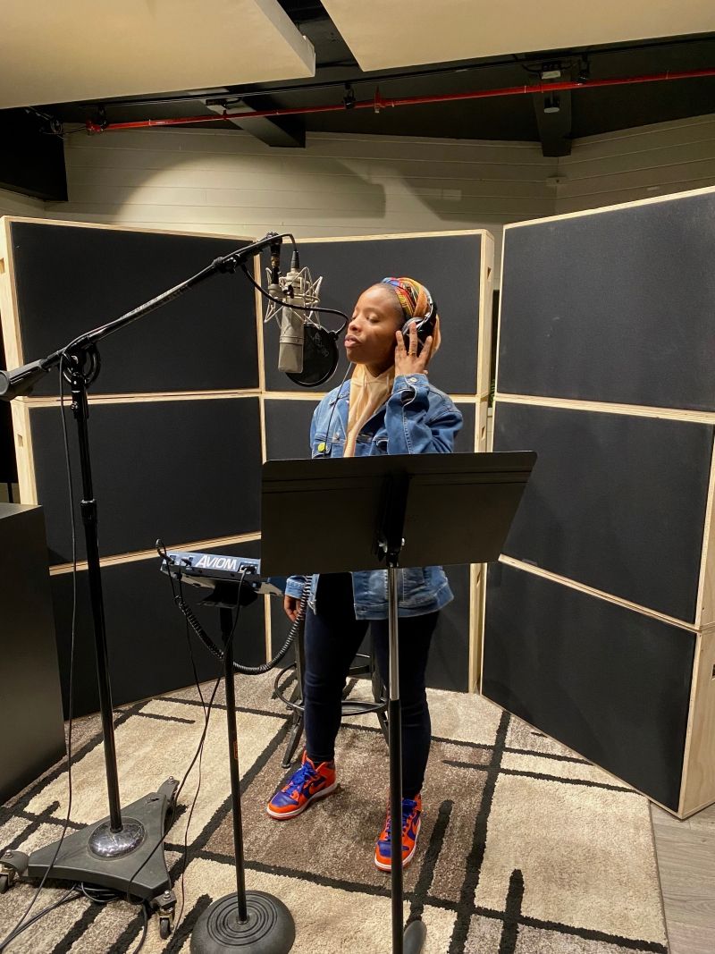 Photo Exclusive: The Cast of THE LION KING Sings 'Carols For a Cure' — photo 6 of 10