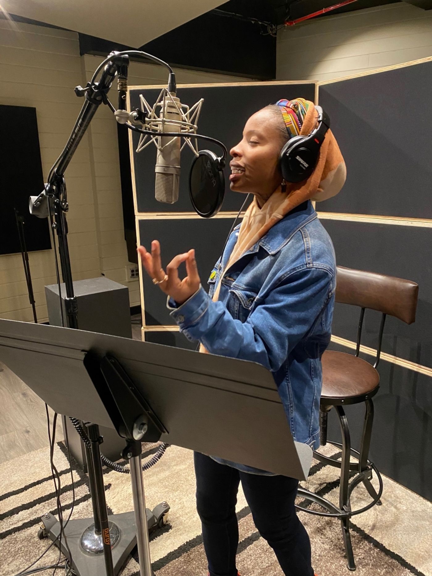 Photo Exclusive: The Cast of THE LION KING Sings 'Carols For a Cure'  Image