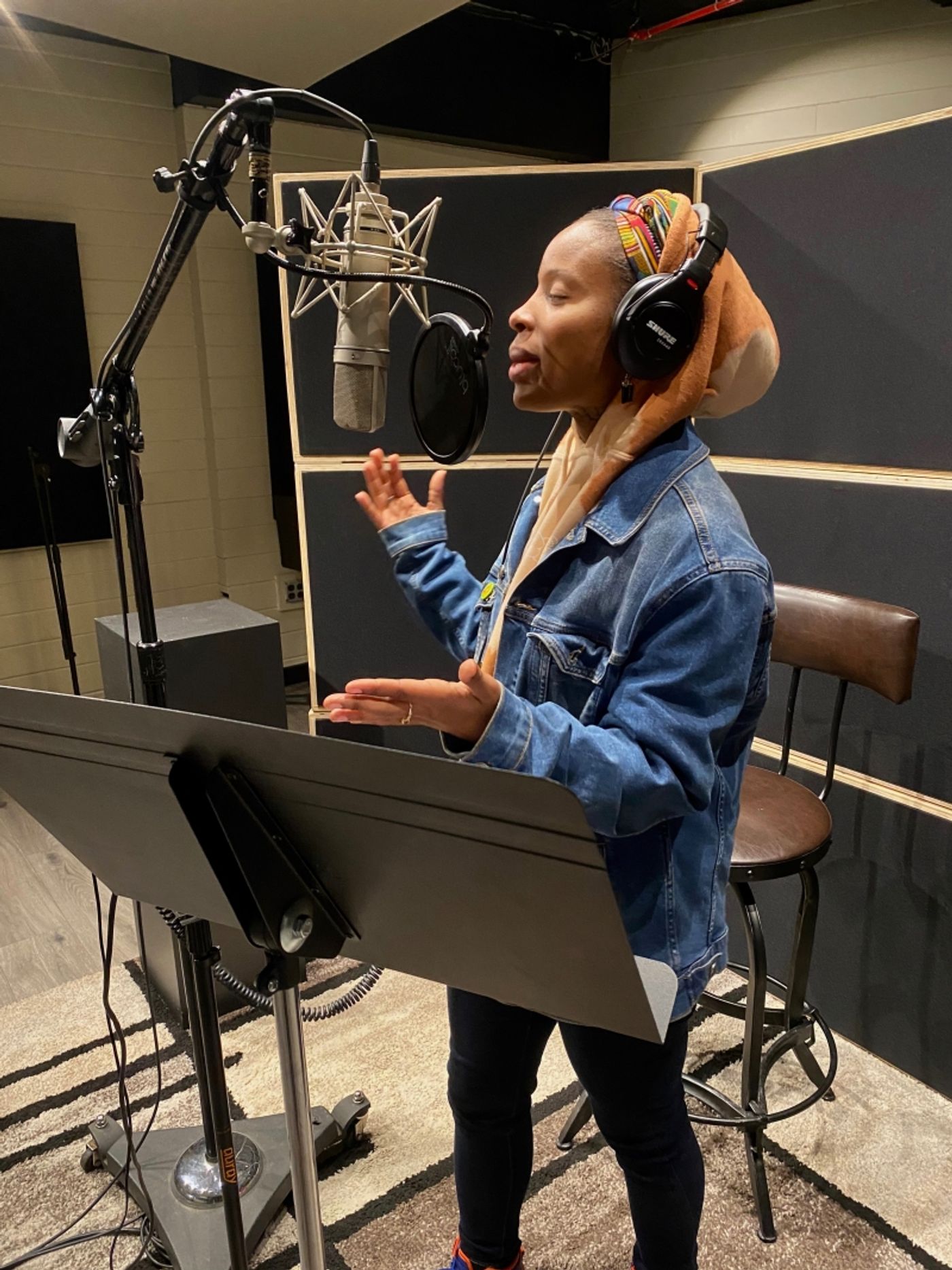 Photo Exclusive: The Cast of THE LION KING Sings 'Carols For a Cure'  Image