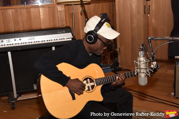 Photo Exclusive: The Cast of THE LION KING Sings 'Carols For a Cure' — photo 3 of 10