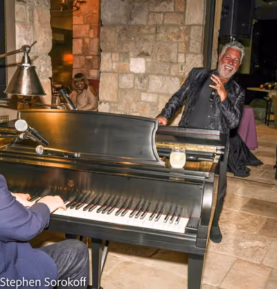 Clint Holmes Photo