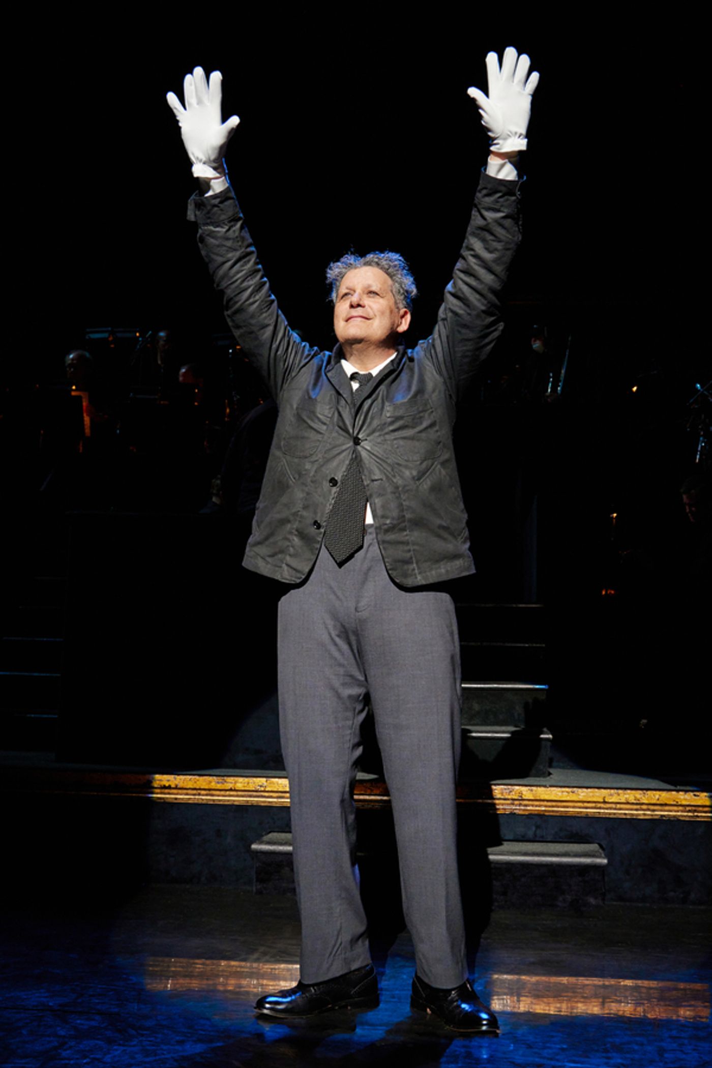 Photos: First Look at Isaac Mizrahi as 'Amos Hart' in CHICAGO  Image