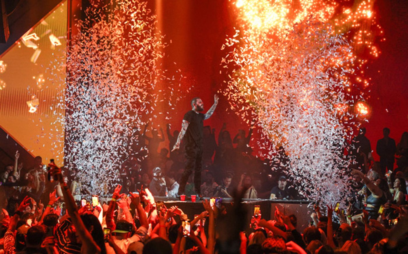 Photos: Post Malone Rocks Zouk Nightclub with Electric Performance Photos: Post Malone Rocks Zouk Nightclub with Electric Performance Image