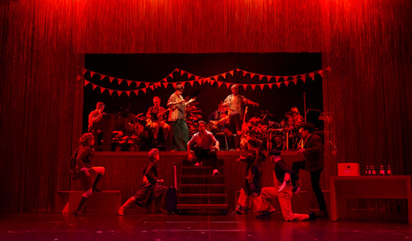 PHOTOS: Primeras imágenes de PARES NORMALS en Barcelona PHOTOS: Primeras imágenes de PARES NORMALS en Barcelona Image