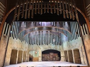 Escenografía de David Pizarro. @ BroadwayWorld Escenografía de David Pizarro. Photo