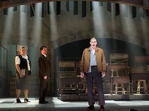 Escenografía de David Pizarro. @ BroadwayWorld Escenografía de David Pizarro. Photo