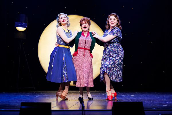 Photos: First Look at Jay McGuiness, Lorna Luft and Michael Starke in WHITE CHRISTMAS UK Tour  Image