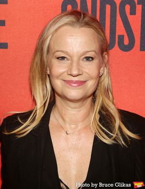 Samantha Mathis Photo