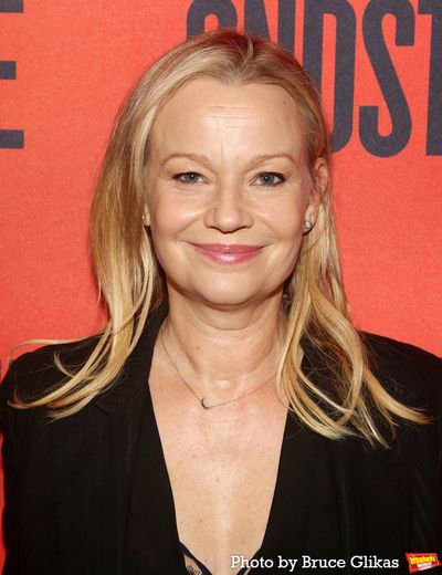 Samantha Mathis Photo