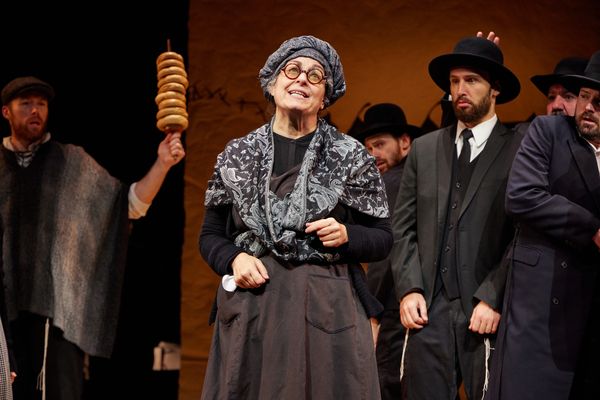 Photos: First Look at FIDDLER ON THE ROOF In Yiddish at New World Stages — photo 11 of 15