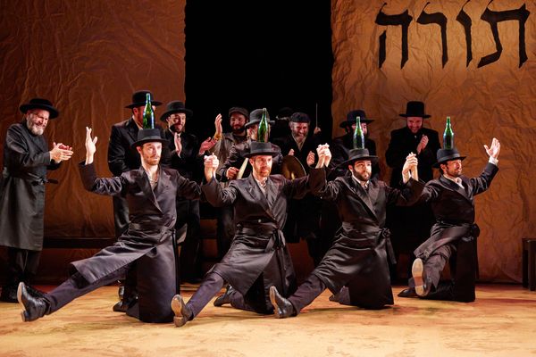 Photos: First Look at FIDDLER ON THE ROOF In Yiddish at New World Stages — photo 13 of 15