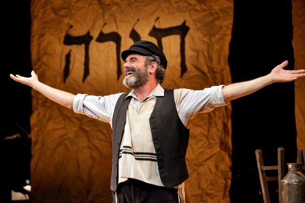 Photos: First Look at FIDDLER ON THE ROOF In Yiddish at New World Stages — photo 4 of 15