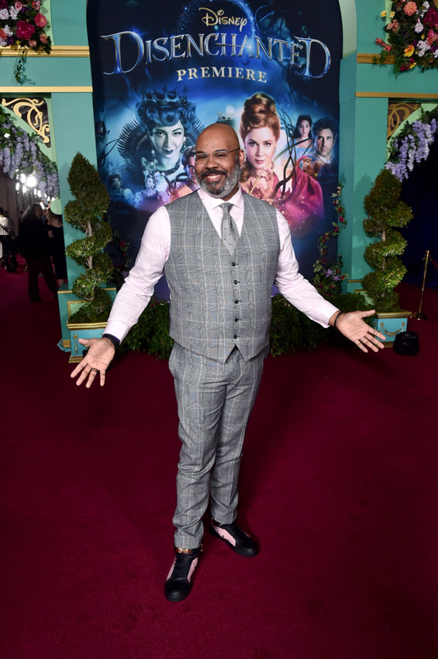 Photos: Idina Menzel, Amy Adams & the DISENCHANTED Cast Hit the Red Carpet at Hollywood Premiere  Image