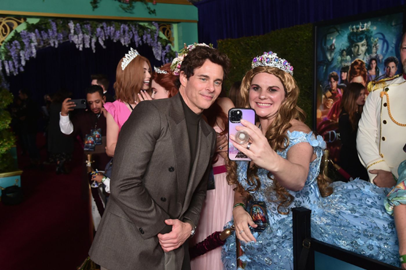 Photos: Idina Menzel, Amy Adams & the DISENCHANTED Cast Hit the Red Carpet at Hollywood Premiere  Image