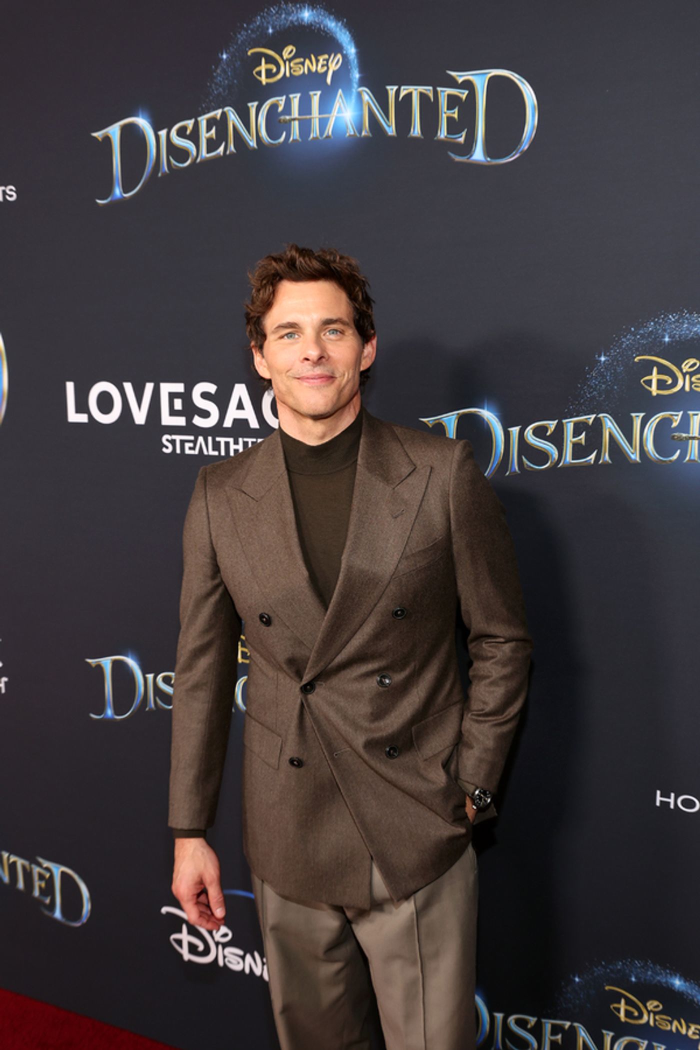 Photos: Idina Menzel, Amy Adams & the DISENCHANTED Cast Hit the Red Carpet at Hollywood Premiere  Image