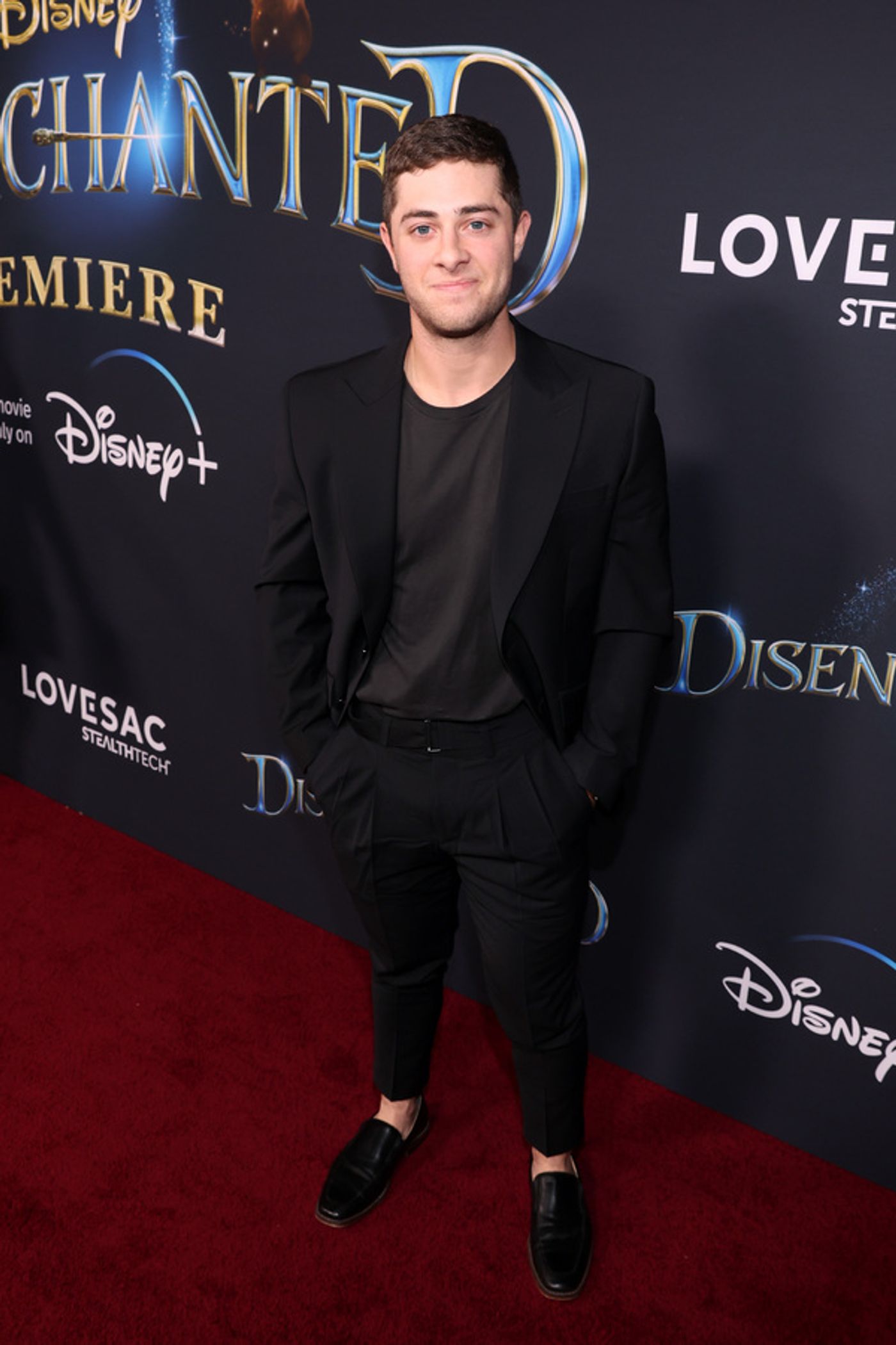 Photos: Idina Menzel, Amy Adams & the DISENCHANTED Cast Hit the Red Carpet at Hollywood Premiere  Image