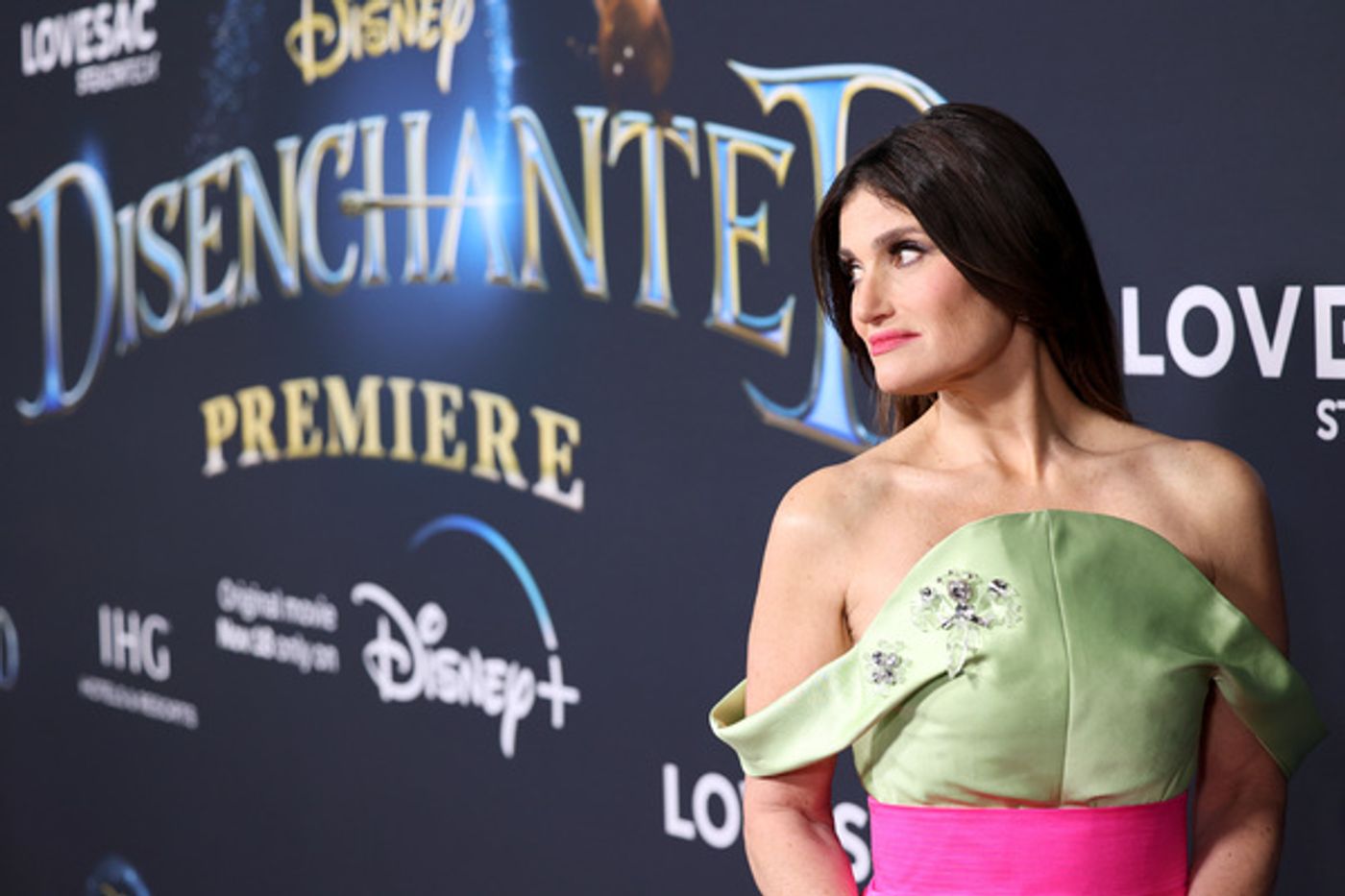 Photos: Idina Menzel, Amy Adams & the DISENCHANTED Cast Hit the Red Carpet at Hollywood Premiere  Image