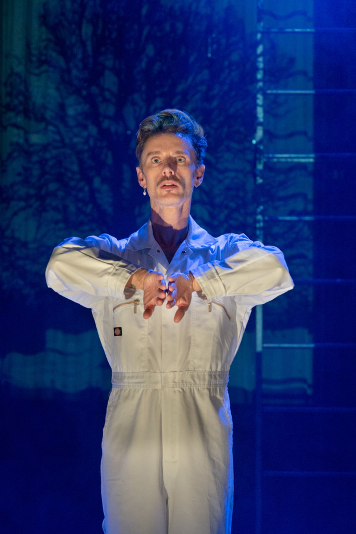 Photos: First Look At Dickie Beau In ¡SHOWMANISM! At the Ustinov Studio in Bath  Image