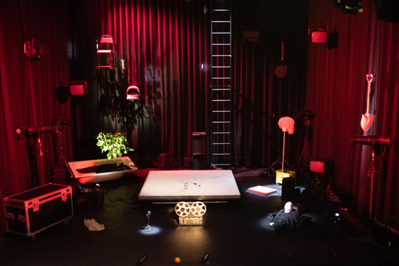 Photos: First Look At Dickie Beau In ¡SHOWMANISM! At the Ustinov Studio in Bath  Image