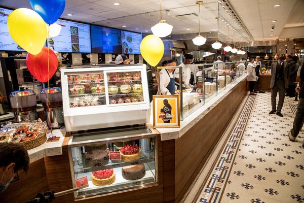 Photos/Video: DEATH OF A SALESMAN Star Wendell Pierce Helps Open the New Times Square Brooklyn Deli  Image